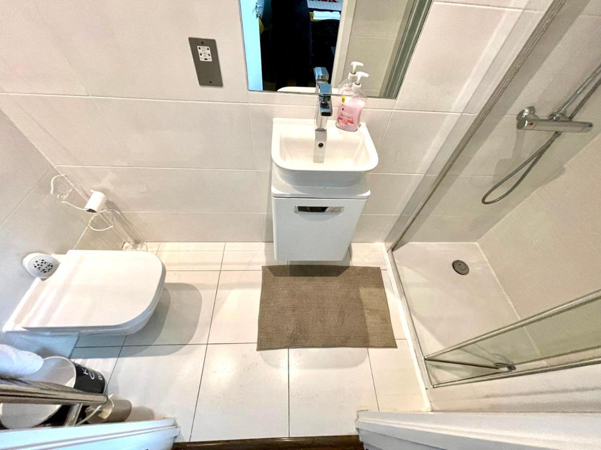 London Stratford Luxury House, 5 Minutes Walk Station, Westfield, 3 Bedrooms 3 Bathrooms, Reception, Garden, Parking Eksteriør billede