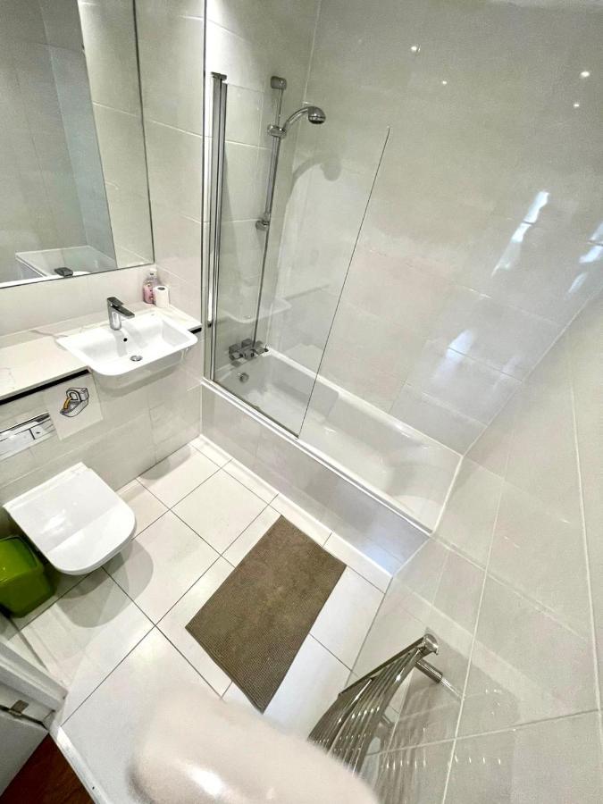 London Stratford Luxury House, 5 Minutes Walk Station, Westfield, 3 Bedrooms 3 Bathrooms, Reception, Garden, Parking Eksteriør billede