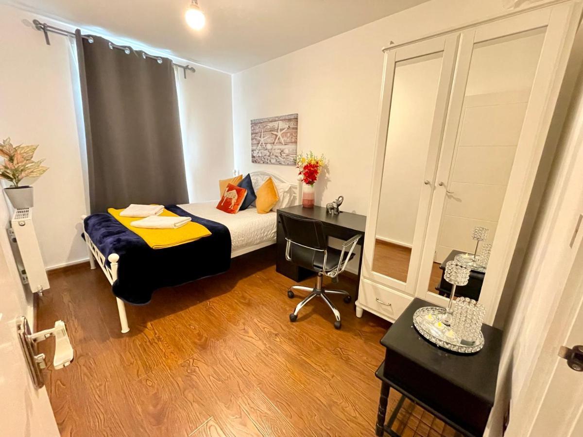 London Stratford Luxury House, 5 Minutes Walk Station, Westfield, 3 Bedrooms 3 Bathrooms, Reception, Garden, Parking Eksteriør billede
