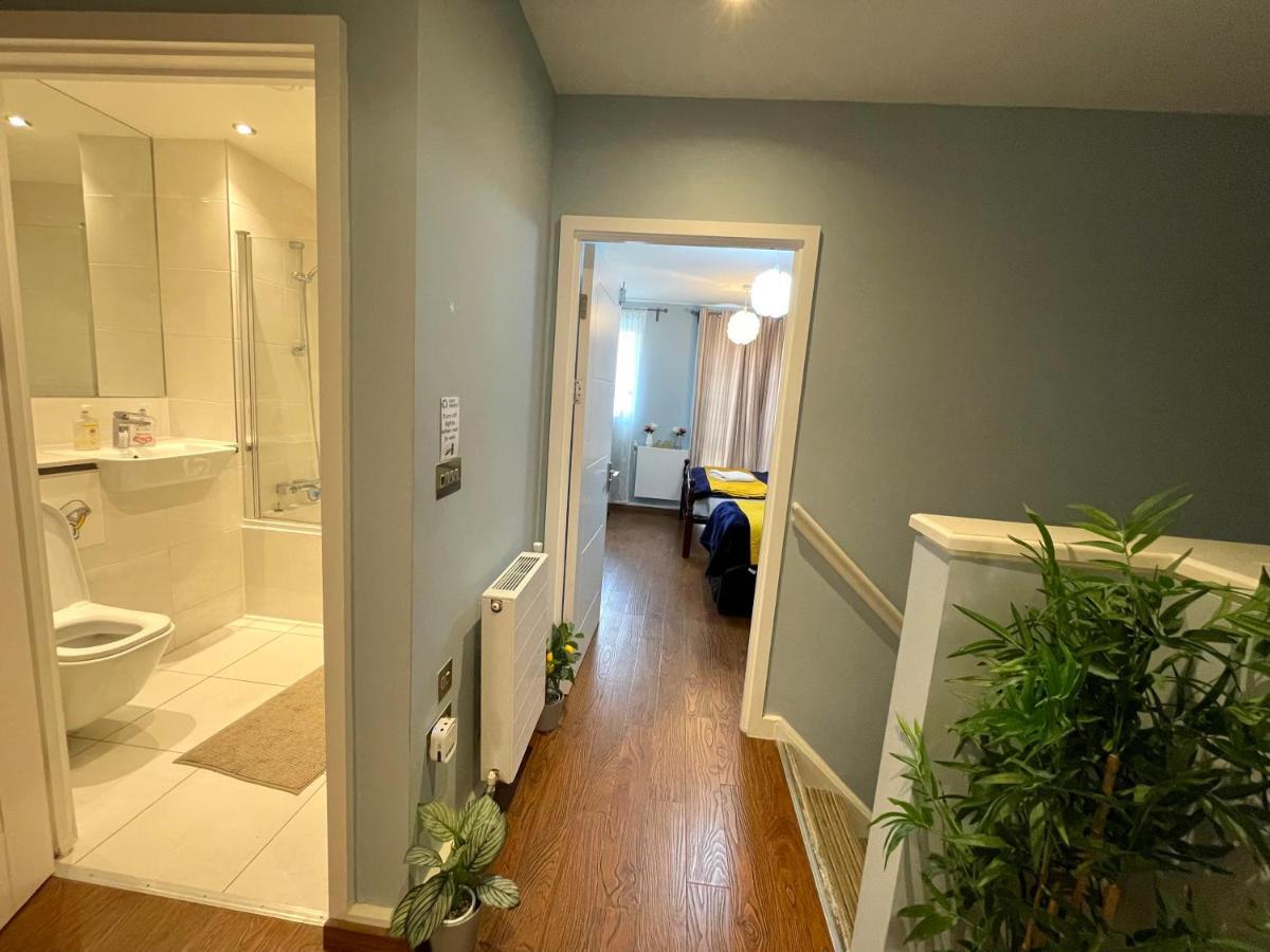 London Stratford Luxury House, 5 Minutes Walk Station, Westfield, 3 Bedrooms 3 Bathrooms, Reception, Garden, Parking Eksteriør billede