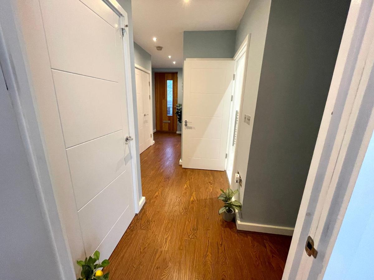 London Stratford Luxury House, 5 Minutes Walk Station, Westfield, 3 Bedrooms 3 Bathrooms, Reception, Garden, Parking Eksteriør billede