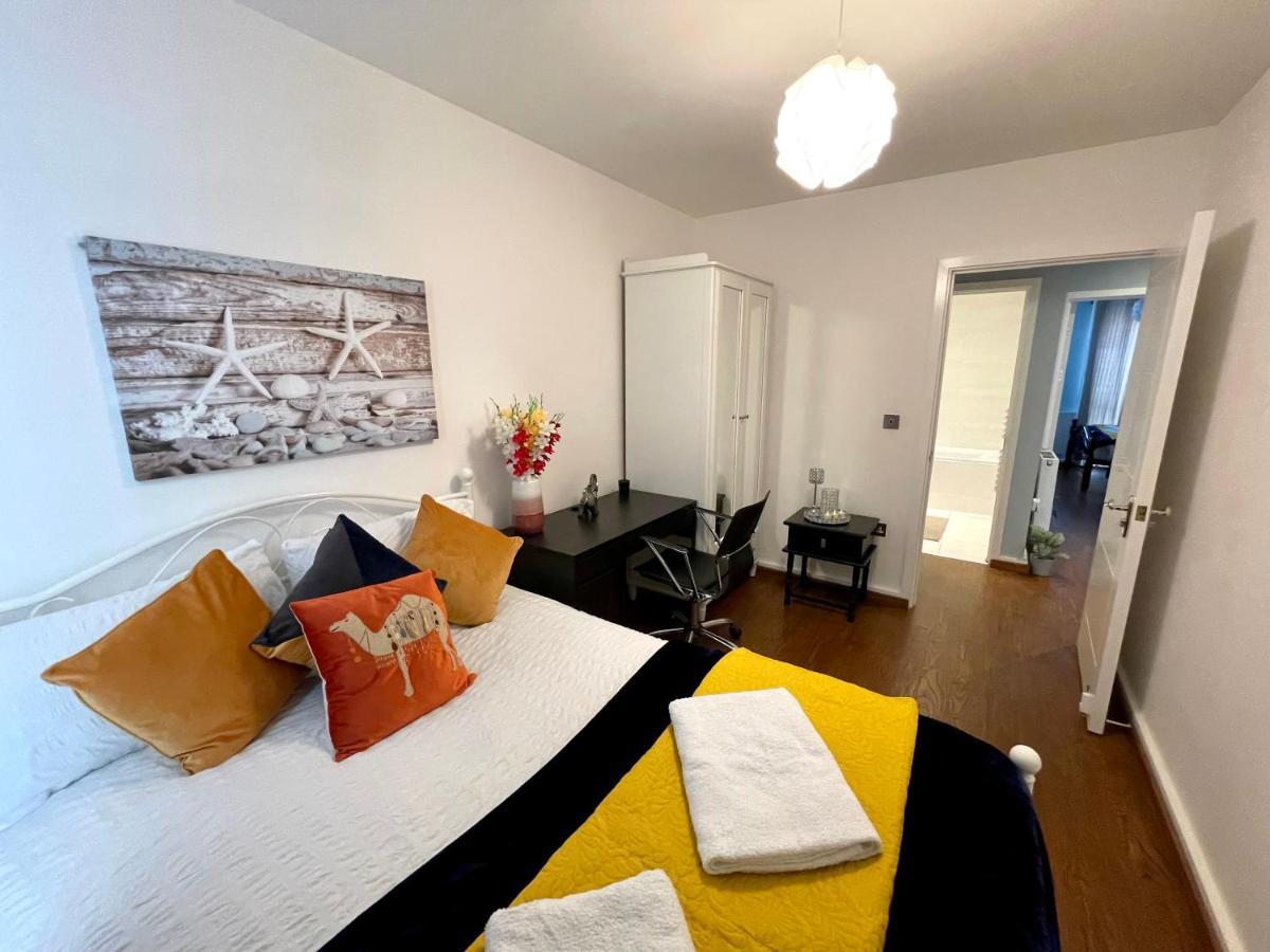 London Stratford Luxury House, 5 Minutes Walk Station, Westfield, 3 Bedrooms 3 Bathrooms, Reception, Garden, Parking Eksteriør billede