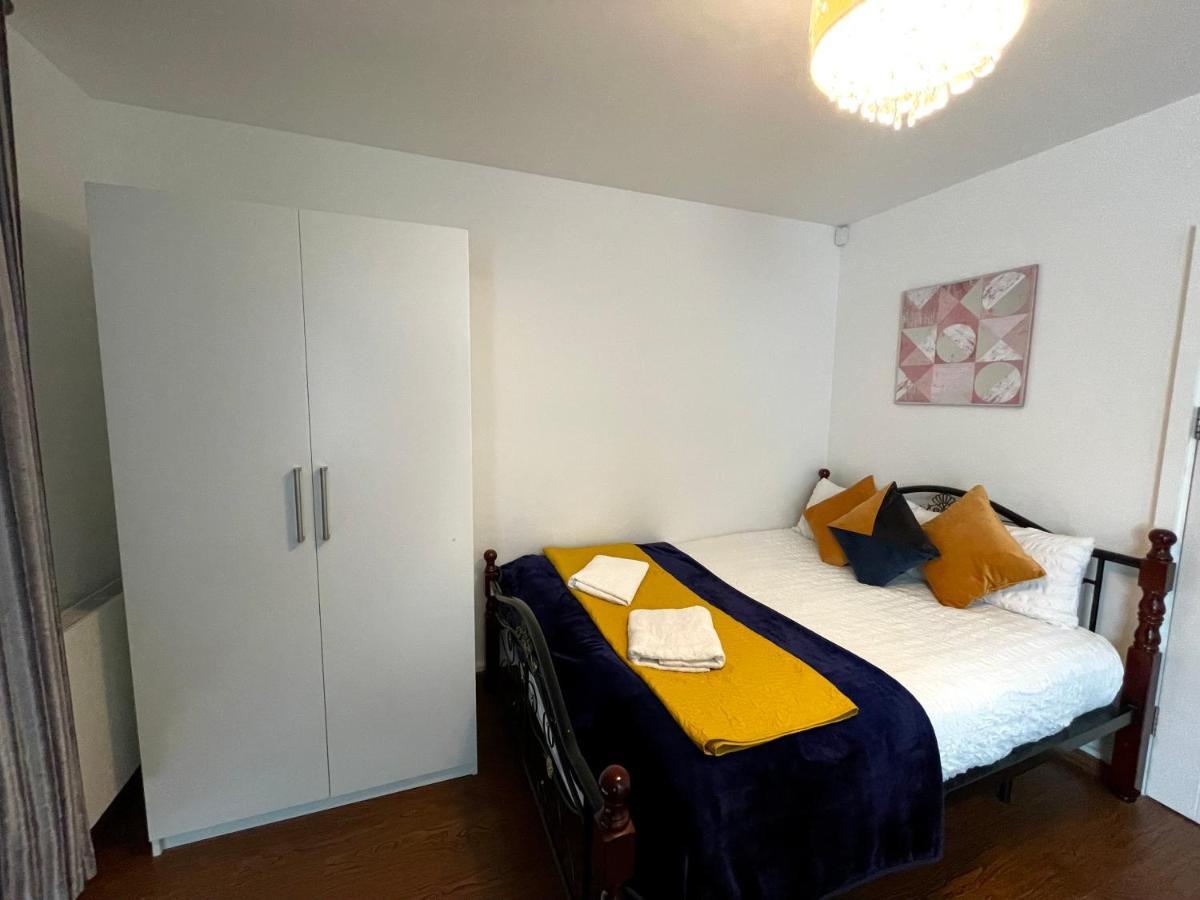 London Stratford Luxury House, 5 Minutes Walk Station, Westfield, 3 Bedrooms 3 Bathrooms, Reception, Garden, Parking Eksteriør billede