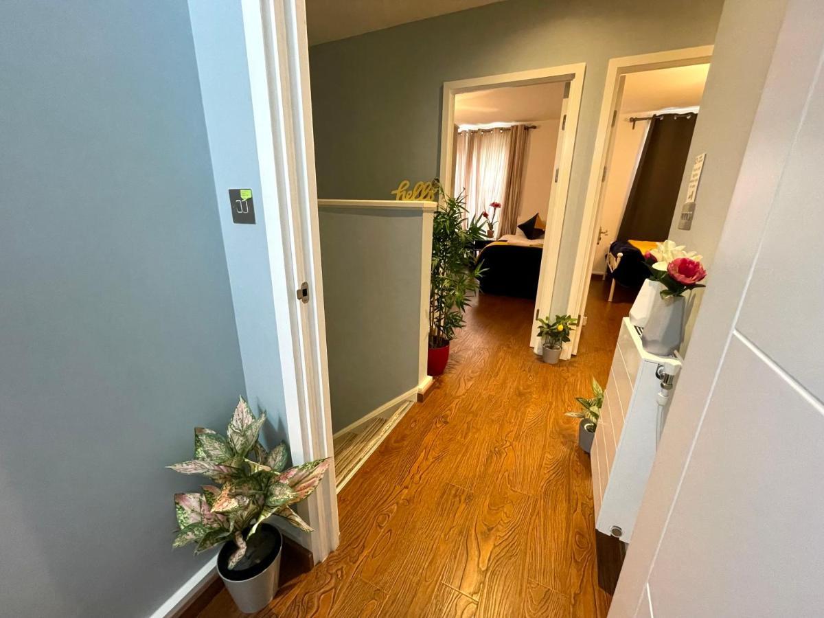 London Stratford Luxury House, 5 Minutes Walk Station, Westfield, 3 Bedrooms 3 Bathrooms, Reception, Garden, Parking Eksteriør billede