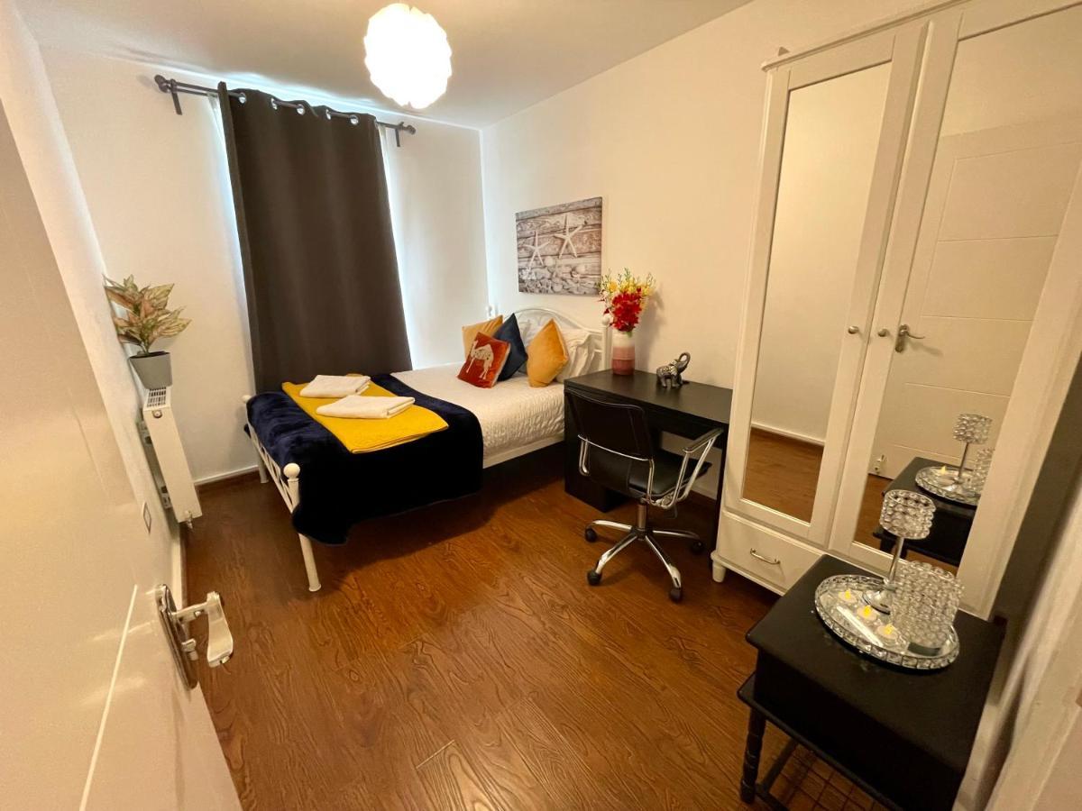 London Stratford Luxury House, 5 Minutes Walk Station, Westfield, 3 Bedrooms 3 Bathrooms, Reception, Garden, Parking Eksteriør billede