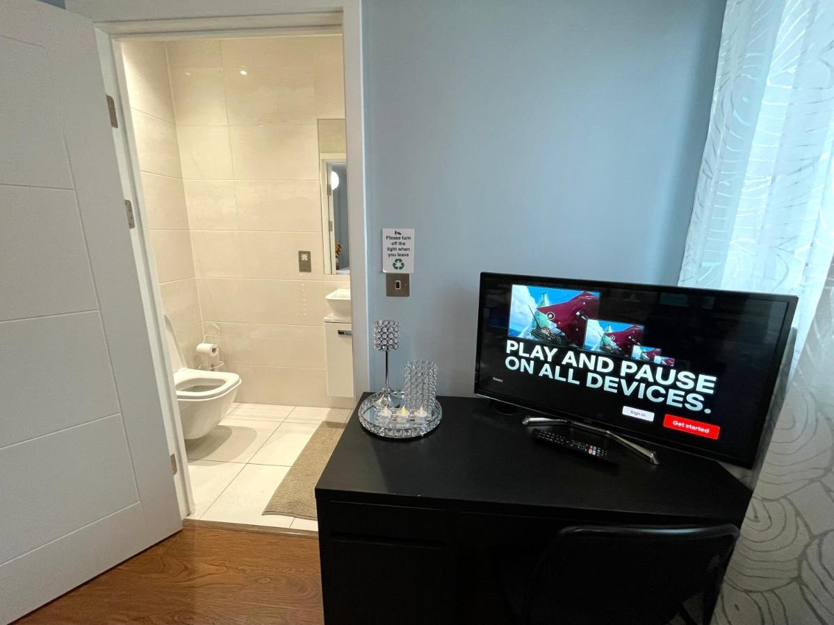 London Stratford Luxury House, 5 Minutes Walk Station, Westfield, 3 Bedrooms 3 Bathrooms, Reception, Garden, Parking Eksteriør billede
