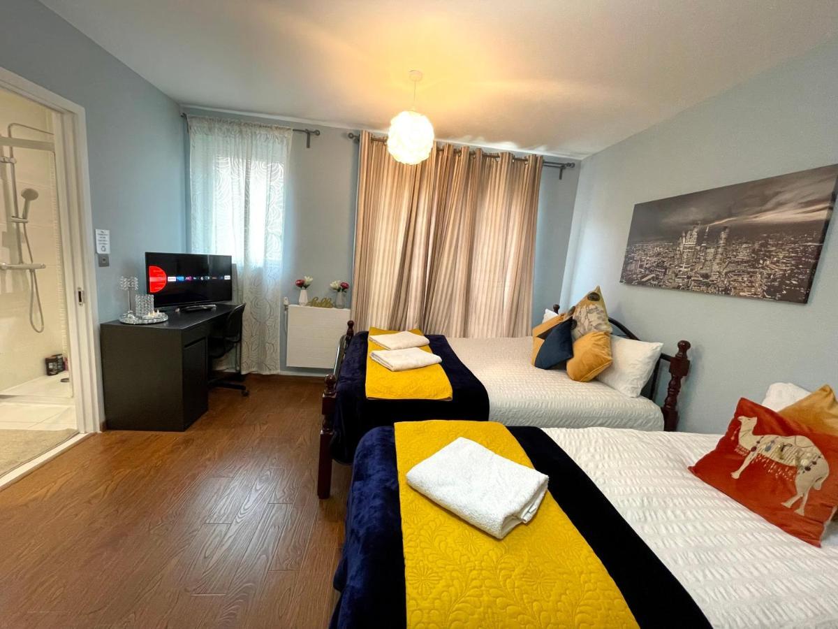 London Stratford Luxury House, 5 Minutes Walk Station, Westfield, 3 Bedrooms 3 Bathrooms, Reception, Garden, Parking Eksteriør billede