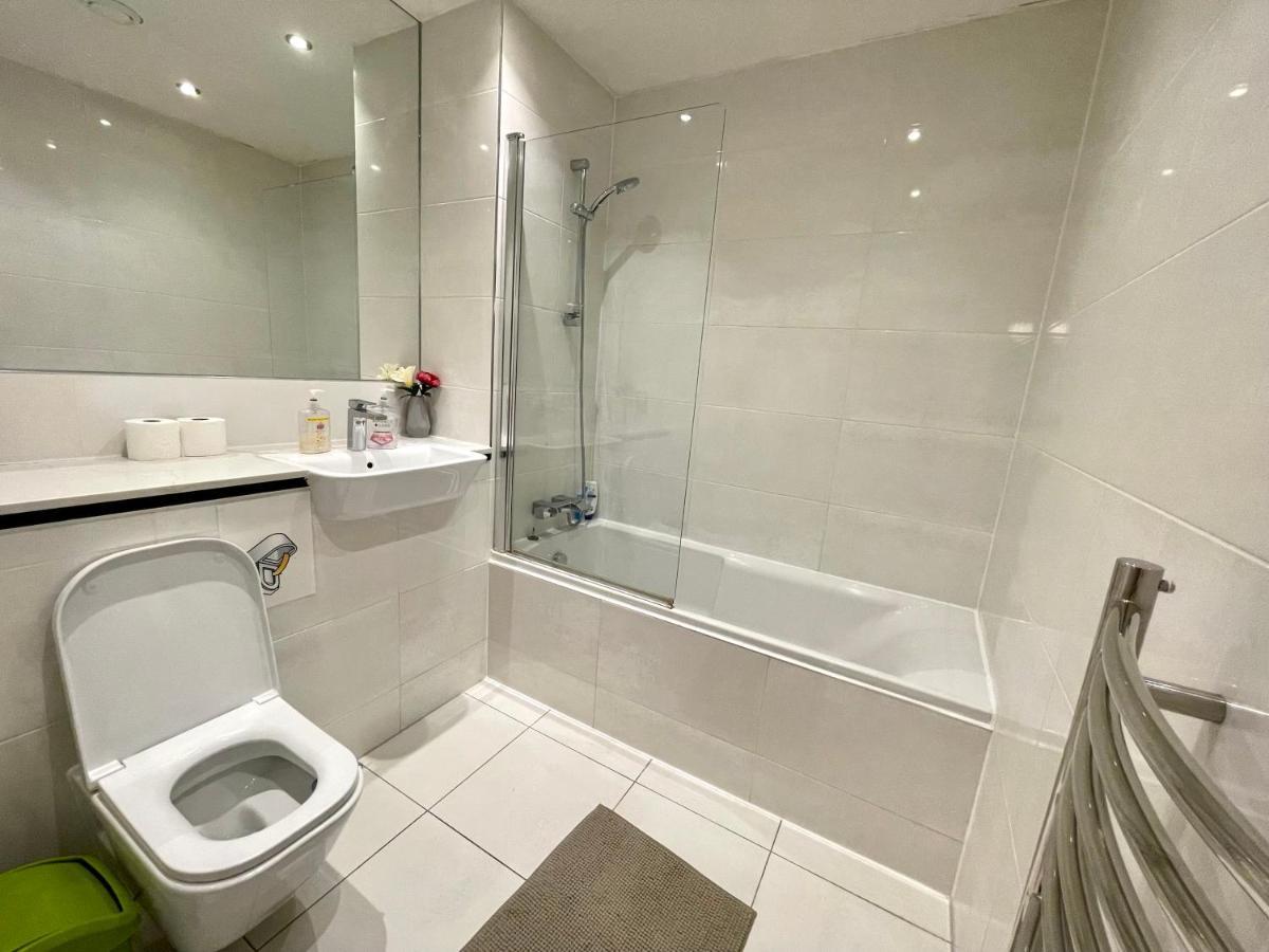 London Stratford Luxury House, 5 Minutes Walk Station, Westfield, 3 Bedrooms 3 Bathrooms, Reception, Garden, Parking Eksteriør billede
