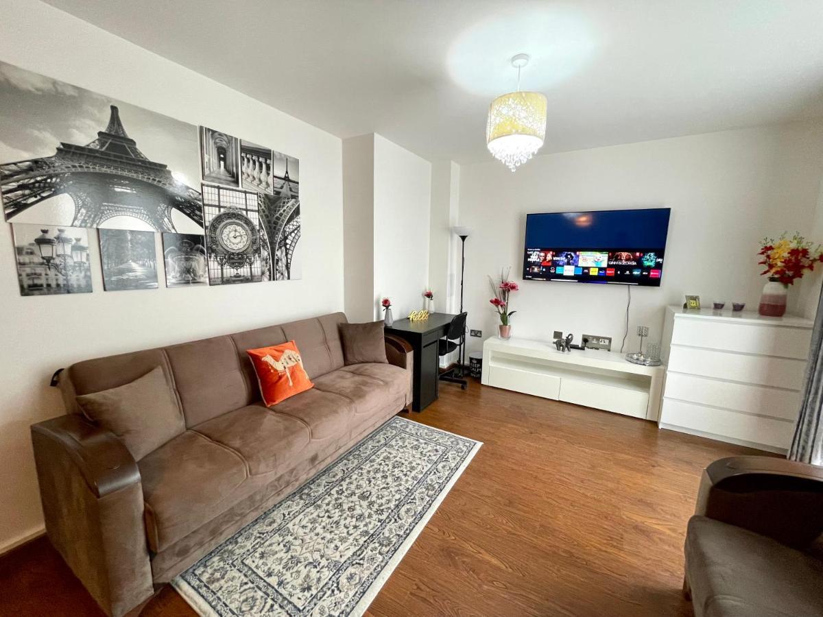 London Stratford Luxury House, 5 Minutes Walk Station, Westfield, 3 Bedrooms 3 Bathrooms, Reception, Garden, Parking Eksteriør billede