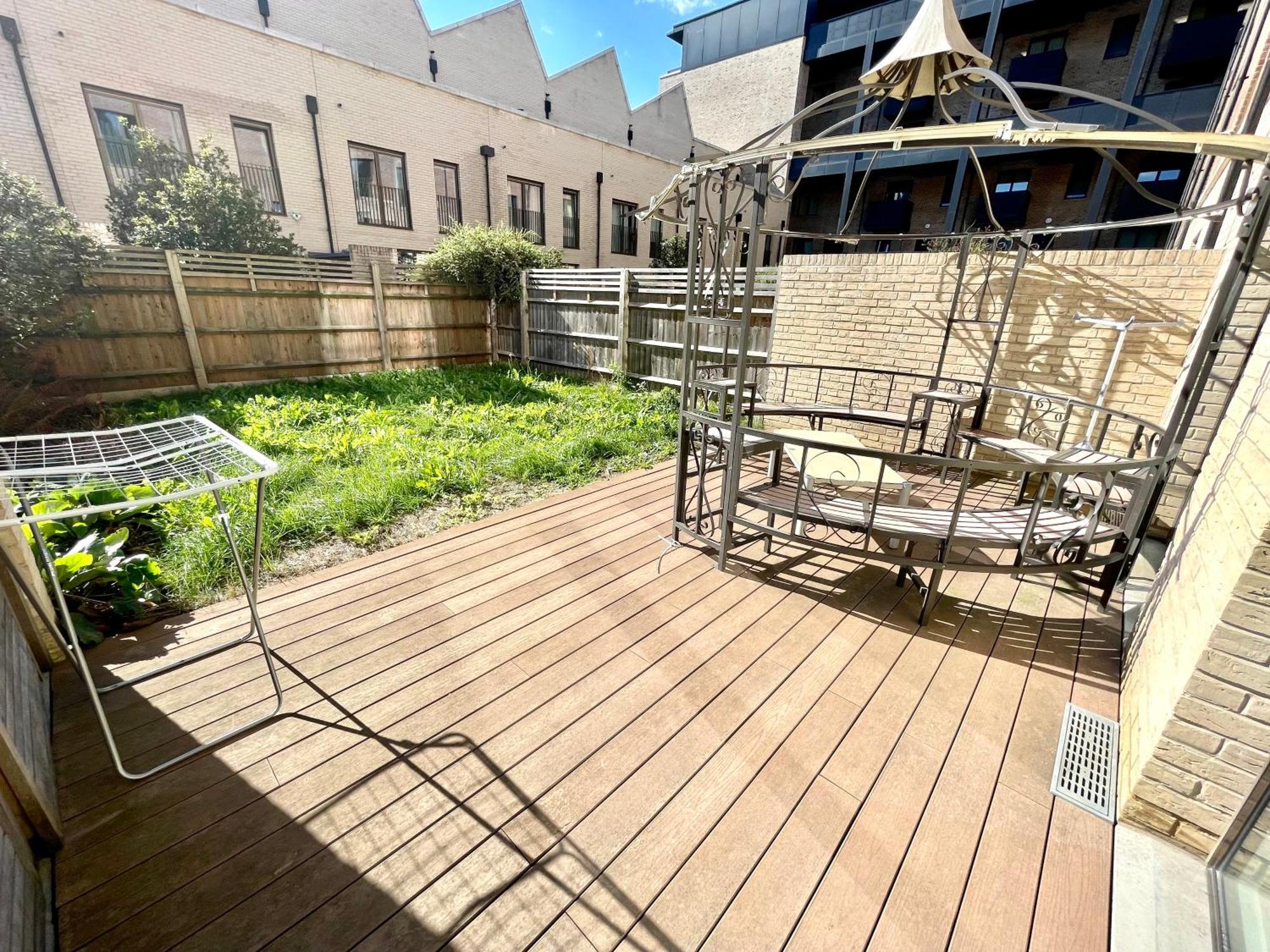 London Stratford Luxury House, 5 Minutes Walk Station, Westfield, 3 Bedrooms 3 Bathrooms, Reception, Garden, Parking Eksteriør billede