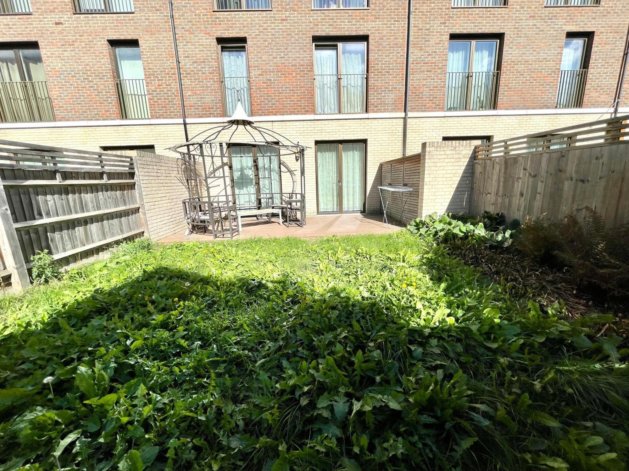 London Stratford Luxury House, 5 Minutes Walk Station, Westfield, 3 Bedrooms 3 Bathrooms, Reception, Garden, Parking Eksteriør billede